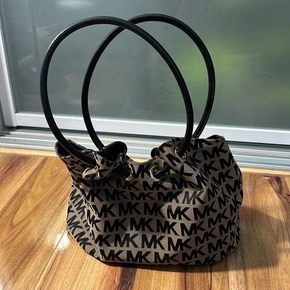 Elegant MK Logo Tote in Black and Tan - Picture 2 of 7